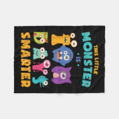 リトルモンスターは100日頭が切れるスクールキッズLea フリースブランケット (正面(横))