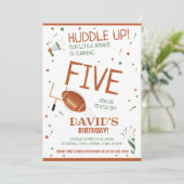 リトルルーキーハドルアップブラウンサッカー誕生日 招待状 (スタンド正面)