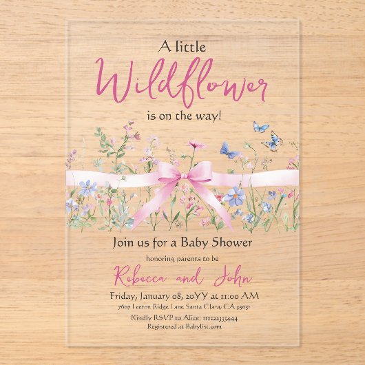 リトルワイルドフラワーフローラガールピンクボウ赤ちゃんシャワー アクリル招待状 (正面)