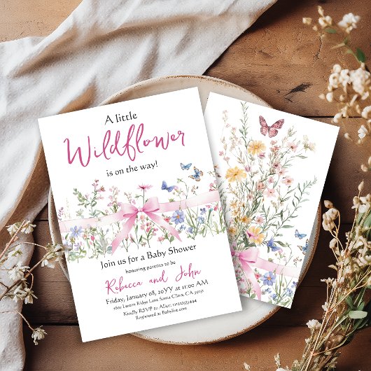 リトルワイルドフラワーフローラガールピンクボウ赤ちゃんシャワー 招待状