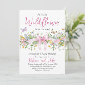 リトルワイルドフラワーフローラピンクボウガールベビーシャワー 招待状 (スタンド正面)
