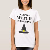 リトル・ウィッチはハロウィーン妊娠を醸造している Tシャツ (正面)