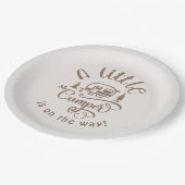 リトル・キャンパーはミニマリスト・ブラウンの途中にある ペーパープレート (アングル)