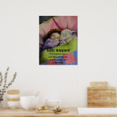 "リトル・シェパード"女の子と一緒に眠る神の子羊 ポスター (キッチン)