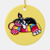 リトル・シュナウザーを暖める セラミックオーナメント (正面)