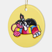 リトル・シュナウザーを暖める セラミックオーナメント (左)