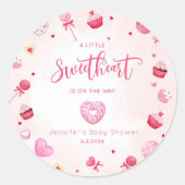 リトル・スウィートは赤ちゃんシャワーの途中にある ラウンドシール (正面)