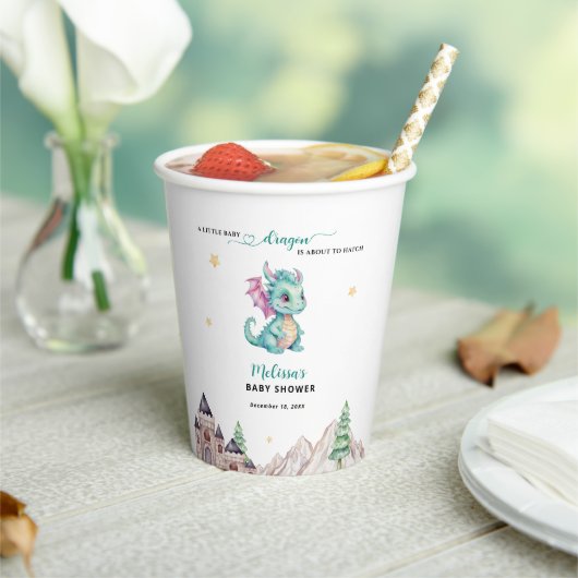 リトル・ドラゴンが赤ちゃんシャワーをハッチしようとしている 紙コップ (インサイチュ)