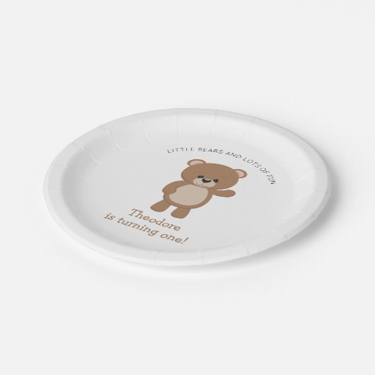 リトル・ベアが1つの森の中で1歳の誕生日を迎える ペーパープレート (アングル)