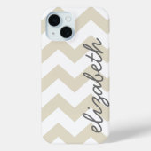 リネンベージュと木炭のシェブロンと名前 Case-Mate iPhoneケース (裏面)