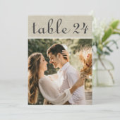 リネン風のナチュラルな結婚式のテーブルナンバーカード 招待状 (スタンド正面)