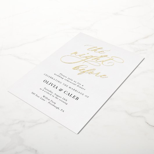 リハーサルディナーの前の夜のエレガントな結婚式 箔招待状 (回転した状態)