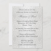 リハーサルディナー招待状。青いダマスクパターン。 招待状 (裏面)