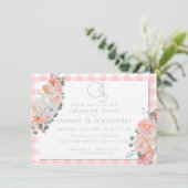 リハーサルディナー  | モノグラム コーラル ギンガム フラワープリント 招待状 (スタンド正面)