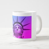 リバティポップ・アートのーニューヨークのブルーパープルの芸術像 ジャンボコーヒーマグカップ (正面右)