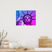 リバティポップ・アートのーニューヨークのブルーパープルの芸術像 ポスター (キッチン)