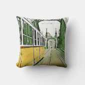 リバティ橋の黄色い路面電車 クッション (正面)