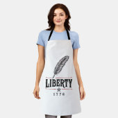 リバティ1776愛国フェザーベクトルデザイン1 エプロン (着用した状態)