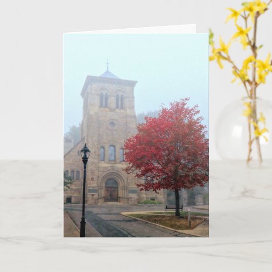 リバティ・ツリーが霧の中に カード (黄色い花)