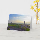 リバティ・メモリアル、ミズーリ州カンザスシティ、夕方 カード (黄色い花)