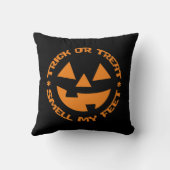 リバーシブルなトリックまたは治療におい私の足カボチャ クッション (裏面)