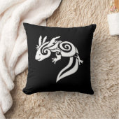 リバーシブルの黒い種族のアホロートルのメキシコ人のサンショウウオ クッション (ブランケット)