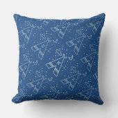 リバーシブルネイビーとベビーブルーのトライバルテペ枕 クッション (正面)