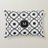 リバーシブルブラック&ホワイトジオメトリッククローバー アクセントクッション (正面)