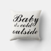 リバーシブルブラック&ホワイトベビー外は寒い クッション (裏面)