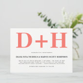 リビングサンゴはっきりしたイニシャル結婚タイポグラフィ 招待状 (スタンド正面)