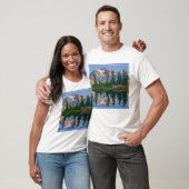 リフレクション湖に映るシャクサン山 Tシャツ (ユニセックス)