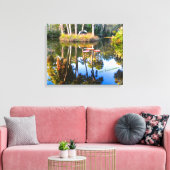 リフレクション:池の手のひらボックタワーガーデン キャンバスプリント (インサイチュ (リビング))