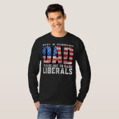 リベラル派のFaを上げようとしない普通のパパ Tシャツ (正面フル)