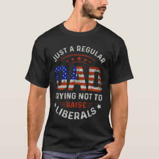 リベラル派を育てないように努める普通のパパ Tシャツ