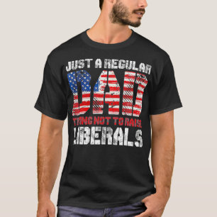リベラル派を育てないように努める普通のパパ Tシャツ