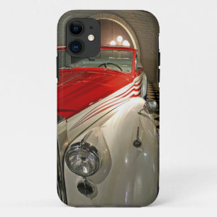 リベラーチェ財団の自動車コレクションと iPhone 11 ケース