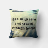 リペリング水「私は夢の中に住んでいる…」 クッション (裏面)