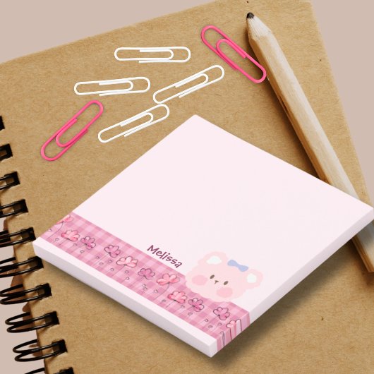 リボンが付いたかわいいピンクの手描きクマ ポストイット