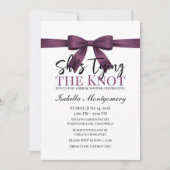 リボンが可愛い「She’s Tying the Knot」テーマのプラムカラーのバウ 招待状 (正面)
