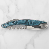 リボンのような重なり合う曲線、青いネオンレリーフ、 浮き彫り ソムリエナイフ (裏面)