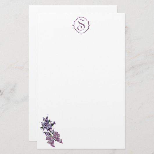 リボンの弓が付いているモノグラムそして紫色の薄紫のスプレー 便箋 (正面/裏面)