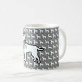 リボンを付けた白い犬 グレー   コーヒーマグカップ (正面右)