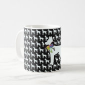 リボンを付けた白い犬 ブラック コーヒーマグカップ (正面左)