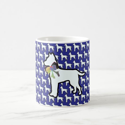 リボンを付けた白い犬 青 コーヒーマグカップ (中央)