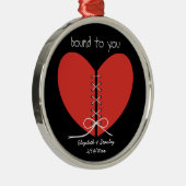 リボンオーナメントと結び付けられたハートの2つの半分 メタルオーナメント (右)