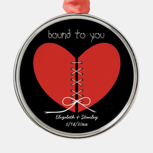 リボンオーナメントと結び付けられたハートの2つの半分 メタルオーナメント (正面)