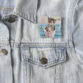 リボン付きマンチキンかわいらし子猫 缶バッジ (インサイチュ)