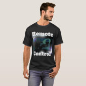 "リモコン" SKULLNSKIN グラフィック by J.H. Thornton Tシャツ (正面フル)