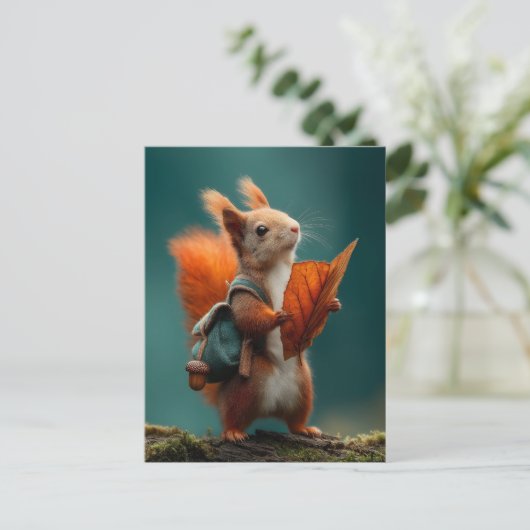 リュックお洒落と秋の葉を持つリス シーズンポストカード (スタンド正面)