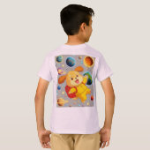リュックを背負ったかわいいキャラクターの子犬の浮遊 Tシャツ (裏面フル)